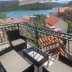 Family House Scardona - Dreams By The River Krka Apartment *