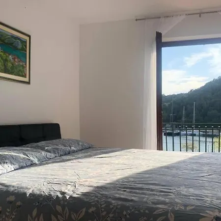 Apartment Family House Scardona - Dreams By The River Krka