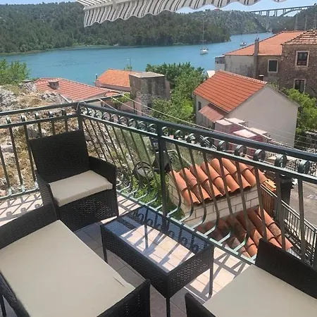 Family House Scardona - Dreams By The River Krka Apartment *