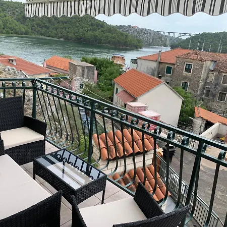 Family House Scardona - Dreams By The River Krka Apartment
