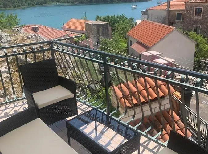 Family House Scardona - Dreams By The River Krka Lägenhet *